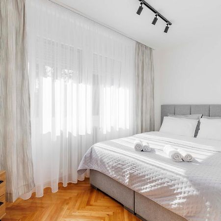 Sari City Center Apartment โนวีซาด ภายนอก รูปภาพ