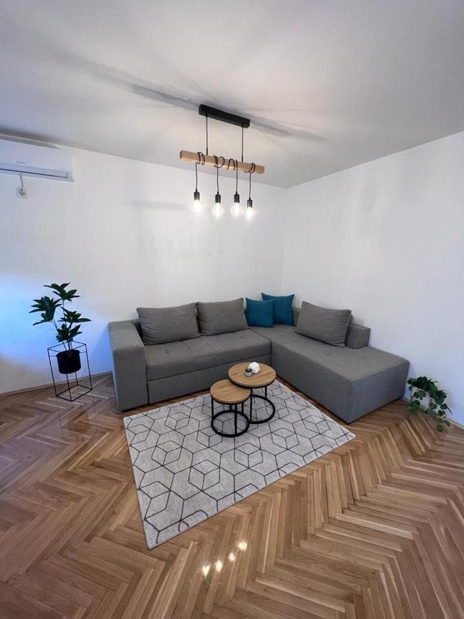 Sari City Center Apartment โนวีซาด ภายนอก รูปภาพ
