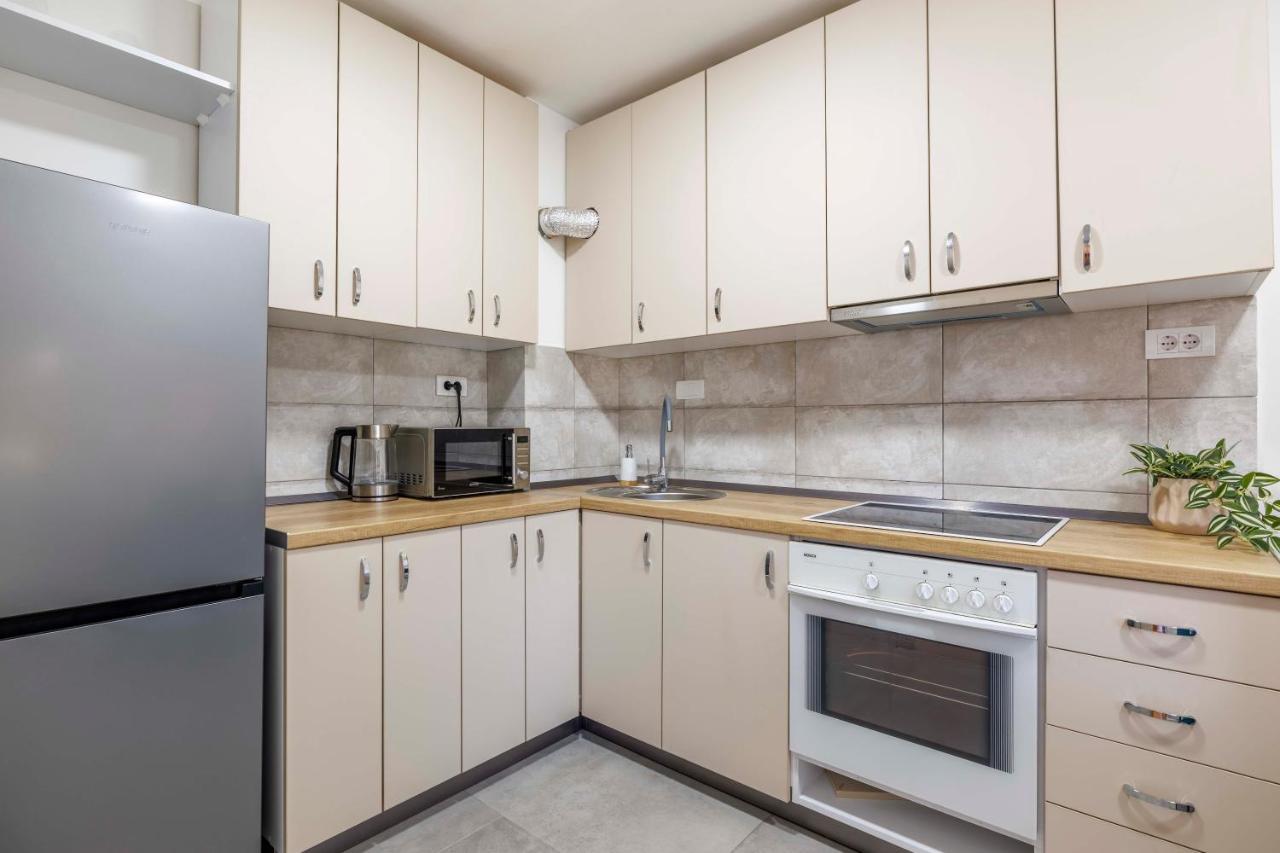 Sari City Center Apartment โนวีซาด ภายนอก รูปภาพ
