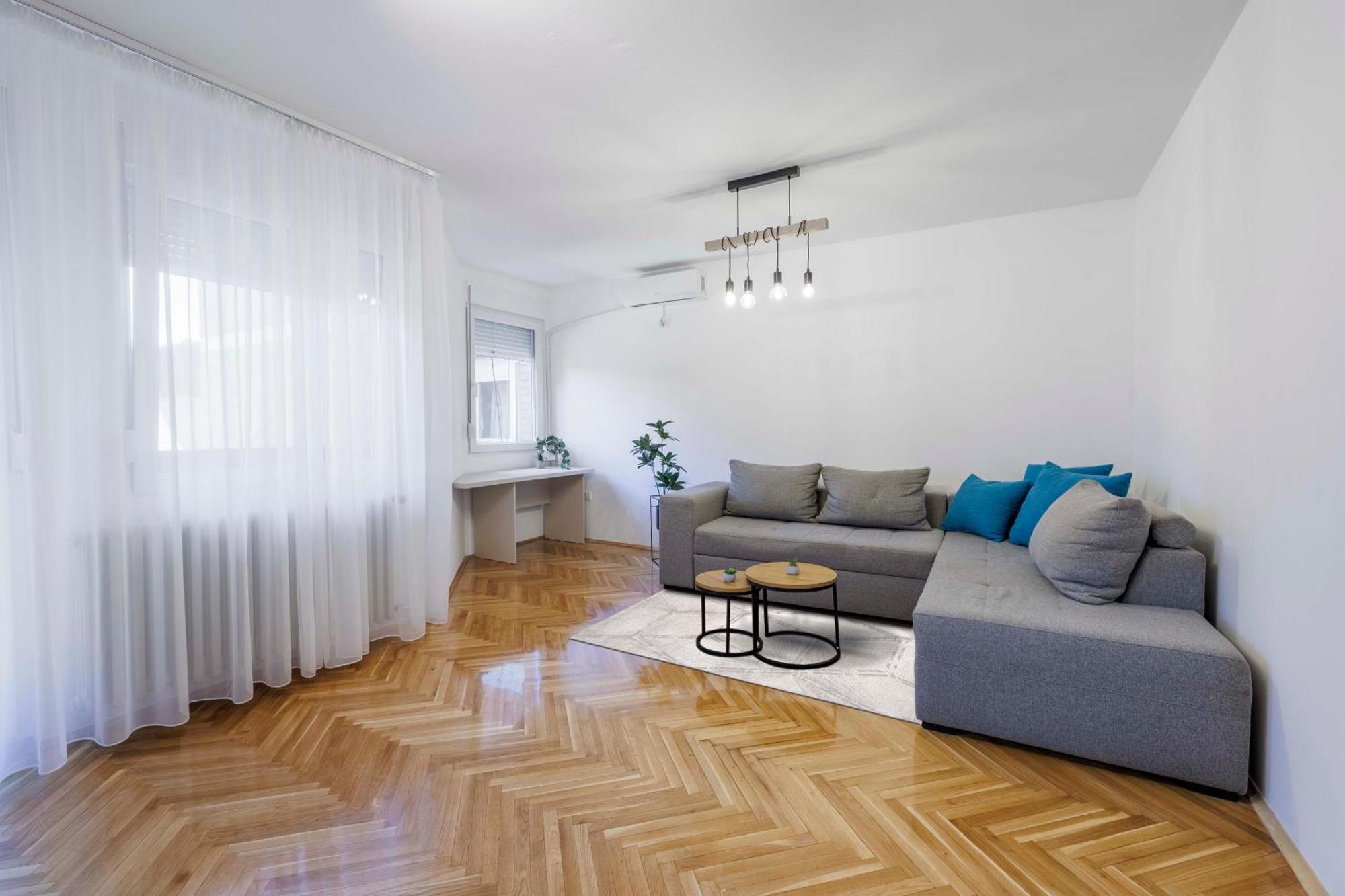 Sari City Center Apartment โนวีซาด ภายนอก รูปภาพ